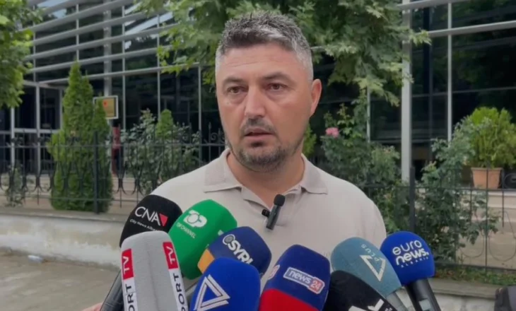 ‘Nuk doja…’ Autori 14 vjeçar kërkon ndjesë në gjykatë për vrasjen me thikë të Eraldit e përlotet! Kërkon falje dhe i ati