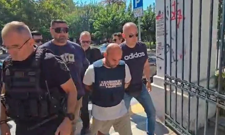 “Nuk doja ta bëja, isha i…”/ Shqiptari që vrau gruan në Greqi takon vajzën 18-vjeçare në gjykatë