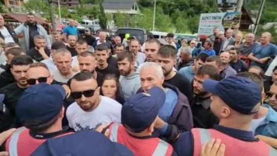 “Nuk shkojmë dot as te varrezat e gjyshërve…”/ Heshtje dhe braktisje, 40 vite harresë, banorët e Gorrishtit në protestë