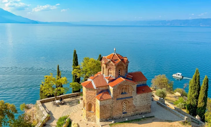 Ohri ndër liqenet më të bukura të Europës për t’u vizituar këtë verë