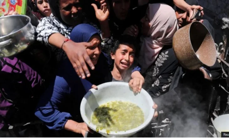 Organizatat humanitare i drejtohen Izraelit: Ndihmat për Gazën po përdoren si armë lufte, ndaloni pengesat