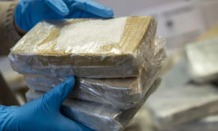 “Pako 6”/ Kanabis në postë, trafikuan mbi 1 kg drogë nga SHBA, pranga dy të miturve