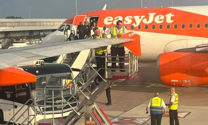 Panik në aeroportin e Mançesterit! Dy avionë përplasin krahët me njëri-tjetrin, shmanget tragjedia në çastet e fundit