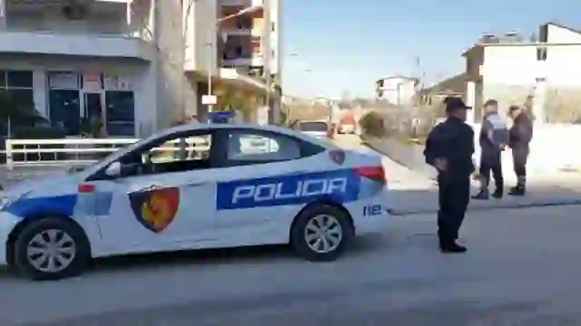 Parandalohet ngjarja kriminale në Kukës/ Vihen në pranga babë e bir, goditën me sende të forta të afërmin e tyre