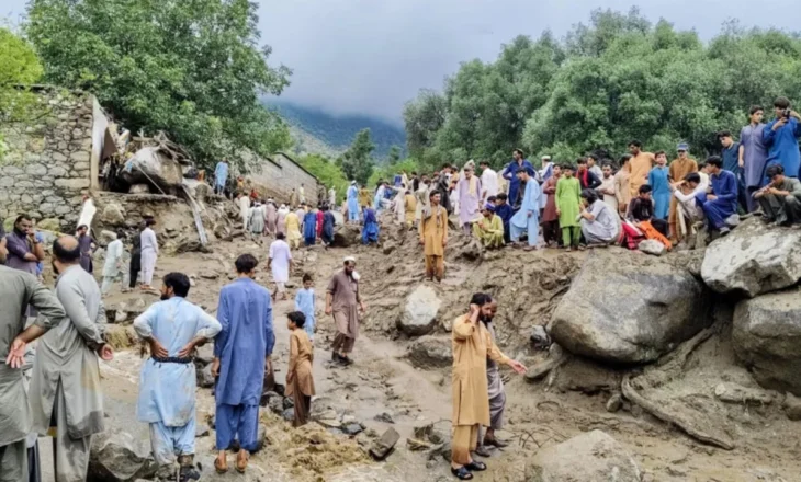 Pas Kashmirit, përmbytjet godasin edhe Pakistanin! 164 viktima nga tragjedia natyrore që ka goditur të dyja vendet
