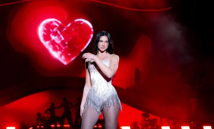 Pas ”Sunny Hill Festival”, Dua Lipa nis pushimet në Ksamil: Arrita në kohë për këtë perëndim të mrekullueshëm