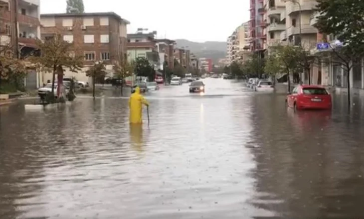 Pasi e mbuloi tymi i zjarreve, Vlora rrezikon edhe të  përmbytet! Bashkia apel qytetarëve: Mos i lini makinat në rrugë