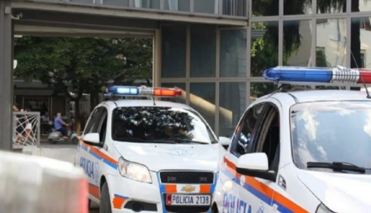 Penguan qarkullimin e automjeteve dhe gjuajtën me sende të forta drejt autobusit të futbollistëve, arrestohen 3 persona