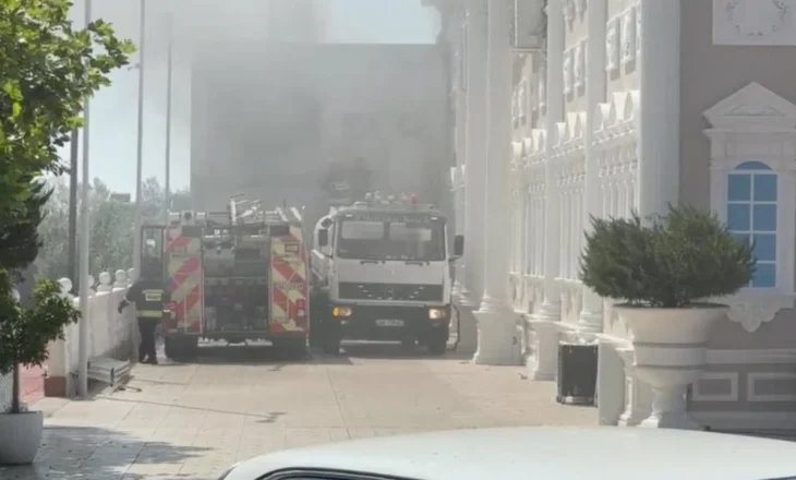 Përfshihet nga flakët restoranti i këngëtarit Zef Beka