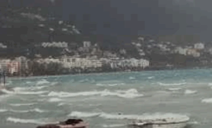 Përkeqësohet moti, kapiteneria detare e Vlorës del me njoftimin e rëndësishëm për mjetet lundruese