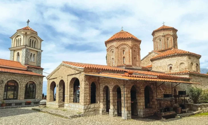 “Perla e Ballkanit”/ “Le Figaro” sugjeron Shqipërinë për turizëm kulturor: Vizitoni momentet arkeologjike, njihuni me traditat dhe kuzhinën plot shije