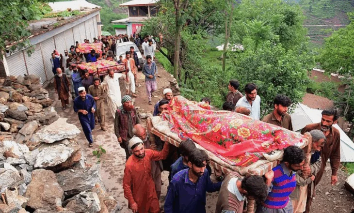 Përmbytje në Pakistan, më shumë se 320 të vdekur nga uji dhe rrëshqitjet e dheut në 48 orë