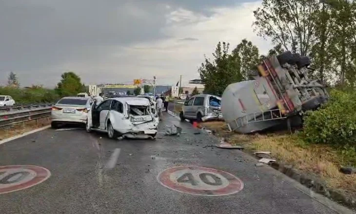 Përplasen disa automjete në aksin Fier-Lushnje, dy të plagosur