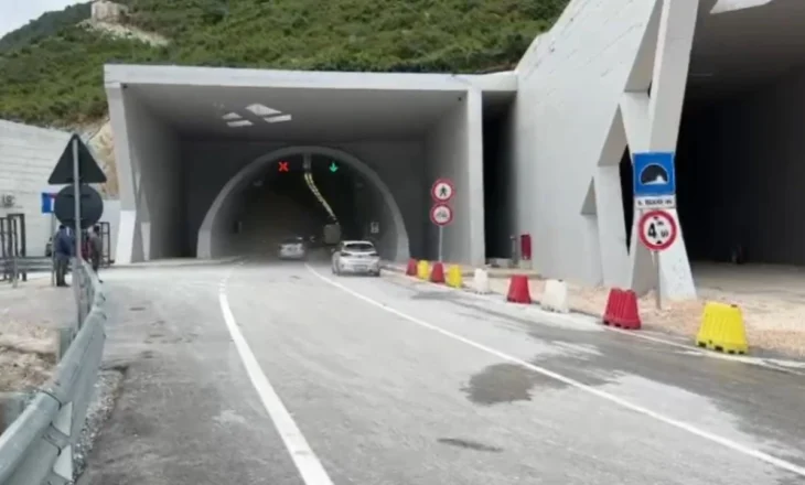 Përplasen tre automjete në Tunelin e Llogorasë