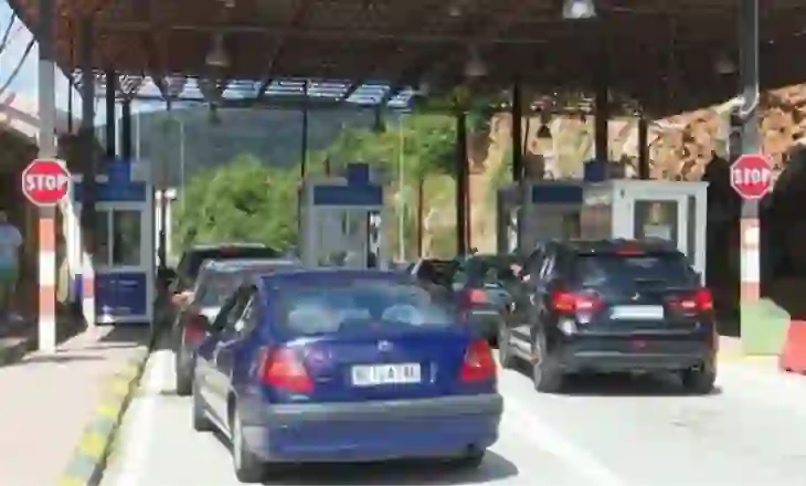 Përqindje më të larta se një vit më parë/ Fluksi i udhëtarëve në pikën kufitare të Kakavijës, kalon rekorde