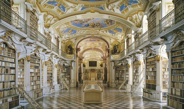 Pesë bibliotekat më të mëdha në botë- duken sikur kanë dalë nga përrallat