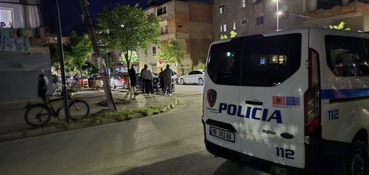 Plagosja me armë në Fresk/ I riu u qëllua teksa ishte në makinë, identifikohet autori