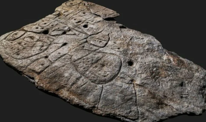 Pllaka e epokës së bronzit e gjetur në Francë është harta më e vjetër 3D në Europë￼