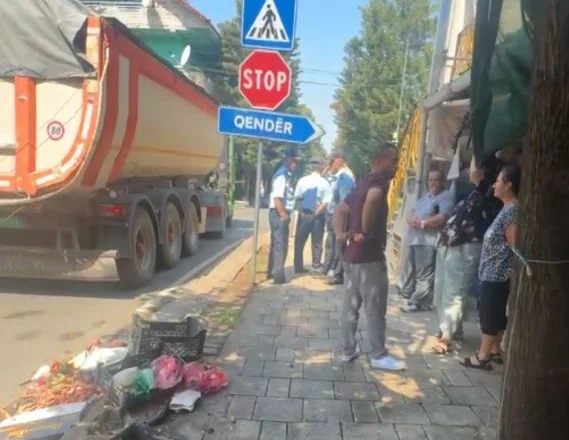 Policia Bashkiake e Matit ‘mësyn’ mbi biznesin e vogël/ Lirimi i hapësirave publike, s’pyet për taksat e paguara