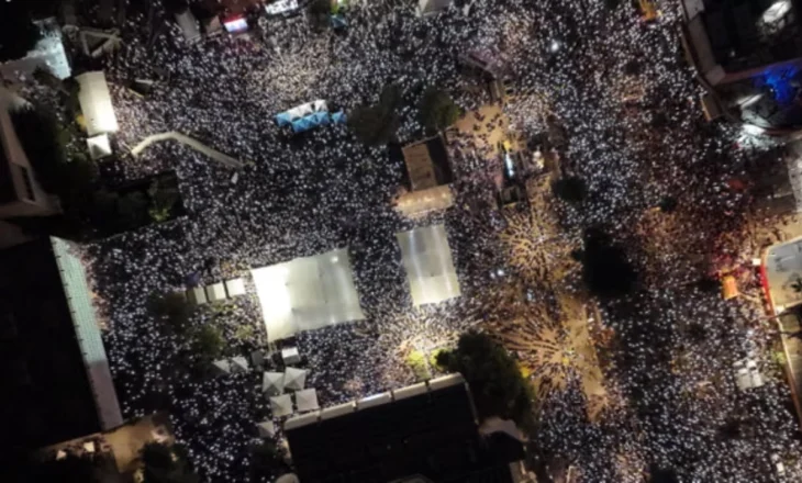 “Populli izraelit dëshiron fundin e luftës”/ Protestë historike në Tel Aviv, 500 mijë njerëz kërkojnë lirimin e pengjeve