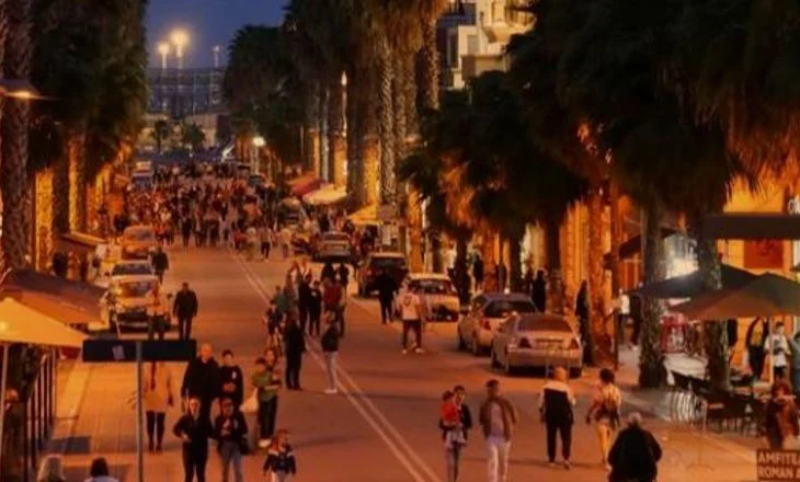 Prag-tragjedi/ Britaniku i dehur hyn me makinë në bulevardin ku po zhvillohej një aktivitet, bie në prangat e policisë