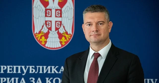Pranoi se ka nxitur përçarje, qeveria serbe i heq mandatin ndihmësdrejtorit të Zyrës për Kosovën