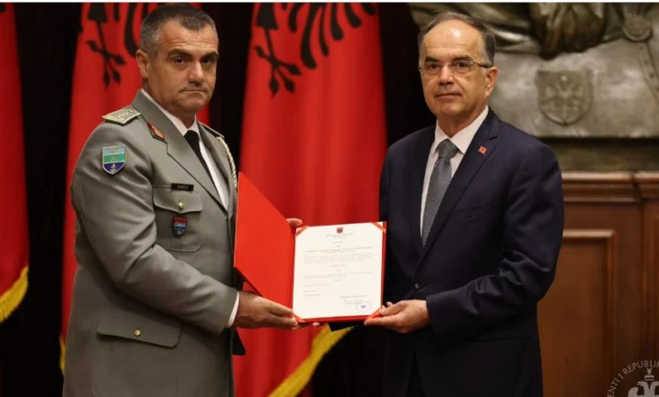 Presidenti Begaj dekreton Shefin e Shtabit të Përgjithshëm të FA për një mandat të dytë