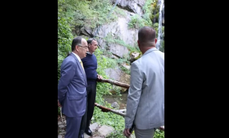 Presidenti Begaj viziton Vermoshin: Shqipëria, befasuese nga Konispoli në Vermosh