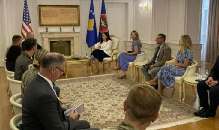 Presidentja Osmani pret zv/ndihmës Sekretarin amerikan të Shtetit, fokusi te bashkëpunimi ushtarak i Kosovës me SHBA