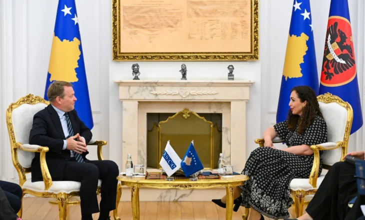 Presidentja Osmani priti Komisionerin e Lartë të OSBE-së për Pakicat Kombëtare, Christophe Kamp
