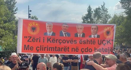 Protesta kundër Gjykatës Speciale, mijëra qytetarë mblidhen në Prishtinë, i pranishëm dhe Ali Ahmeti