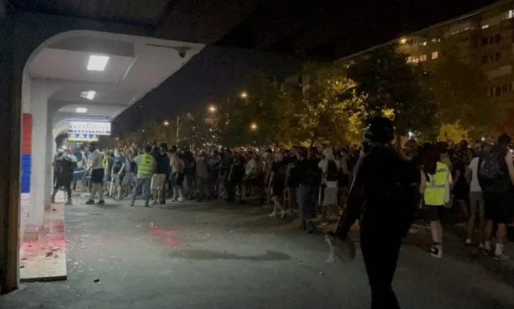 Protesta në disa qytete të Serbisë, dhjetëra qytetarë u bashkohen thirrjeve të studentëve dhe dalin në tubime