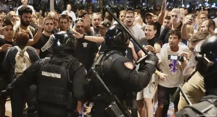 Protestat në Serbi, reagimi i Tritan Shehut: Për kë bien kambanat?!
