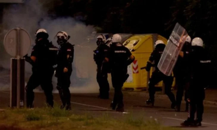 Protestat në Serbi/ Studentët nisin grumbullimet, Vuçiç dërgon autokolonën me makina të blinduara në Beograd! VIDEO