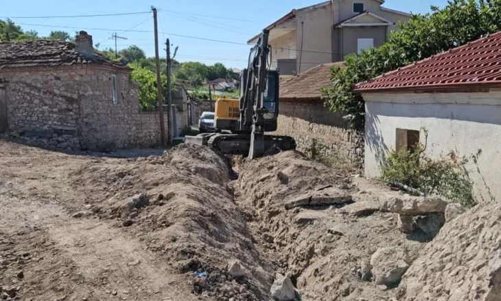 Protestë për ujin! Banorët e fshatit Zvezdë në Maliq kundër projektit: Cilësia e dobët e punimeve