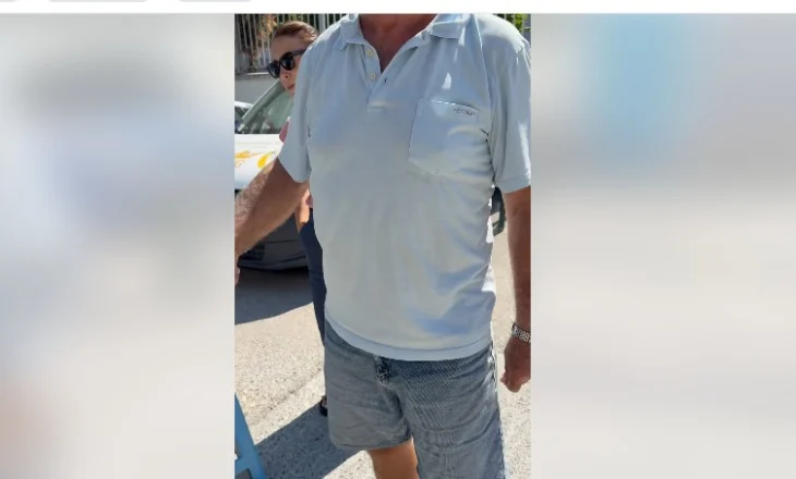 “Pse ia merr lekët?!”/ Erion Braçe përplaset me qytetarin që u merr para banorëve kur parkojnë në rrugë