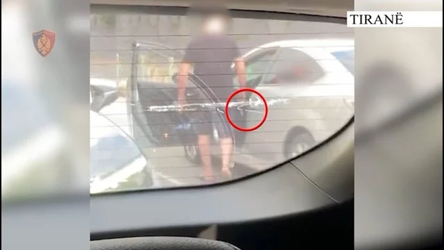 “Pse nuk më hape rrugën”, i riu me pistoletë kanos shoferin tjetër te kthesa e Kamzës në kryeqytet