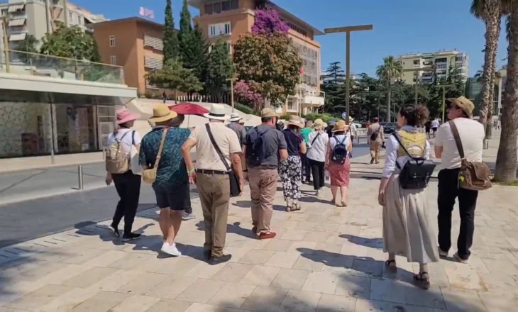 Pse të huajt zgjedhin të pushojnë në Durrës, nga deti te çmimet e lira