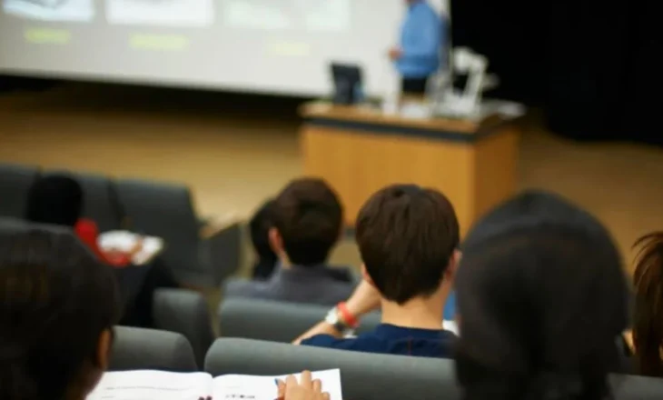 Publikohet raporti: Studentët kinezë ‘sy e veshë’ për qeverinë e tyre në Britani! Kina u kërkon të shpinojnë…