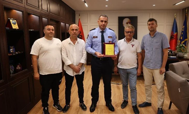 “Puna juaj ka ndikuar pozitivisht”/ Unioni i Gazetarëve Shqiptarë Fier, vlerëson me Certifikatë Mirënjohjeje Prodën