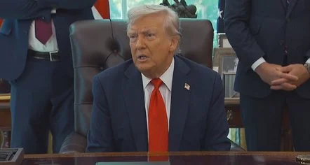 “Putin nuk e takon Zelenskyn pasi nuk e pëlqen”, Trump paralajmëron Ukrainën: Nuk shpenzojmë më para