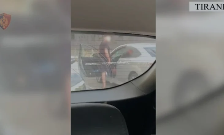 Qarkullonte me armë zjarri dhe kërcënoi një shtetas, arrestohet 27-vjeçari në Tiranë, e pëson dhe vëllai i tij