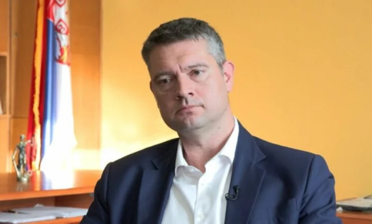 Qeveria serbe i “mbyll” mandatin Igor Popoviqit në Zyrën për Kosovë