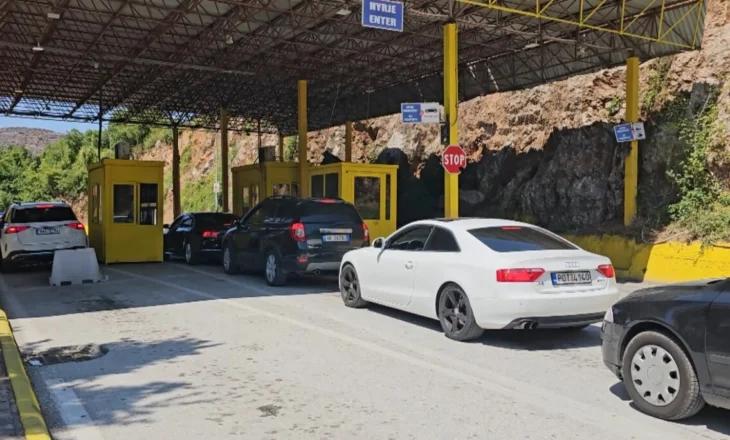 Radhë në Kapshticë/ Ja sa janë shifrat e shtetasve që hynë dhe dolën në 24 orët e fundit