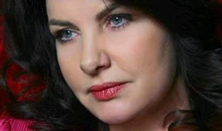 Rajmonda Bulku, hiri që stolisi me dritë shpirti rolet dhe personazhet, që e shndërruan atë në një yll që shkëlqen ende në qiellin e adhurimit