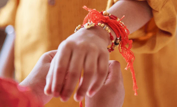 Raksha Bandhan: Festa që forcon lidhjen mes motrave dhe vëllezërve