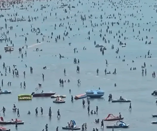Rama poston pamjet: Nga plazhet e Durrësit siç nuk ua tregojnë ata që duan t’ju thonë se turizmi ka ngecur