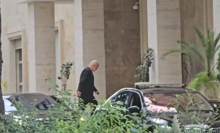 Rama rikthehet në zyrë pas pushimeve, pritet Asambleja e PS dhe qeveria e re