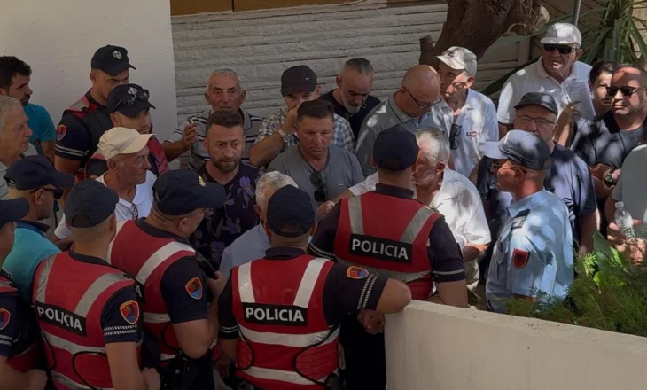 Reagojnë banorët e Nivicës: Bashkia Sarandë ka shkelur ligjin dhe dinjitetin qytetar