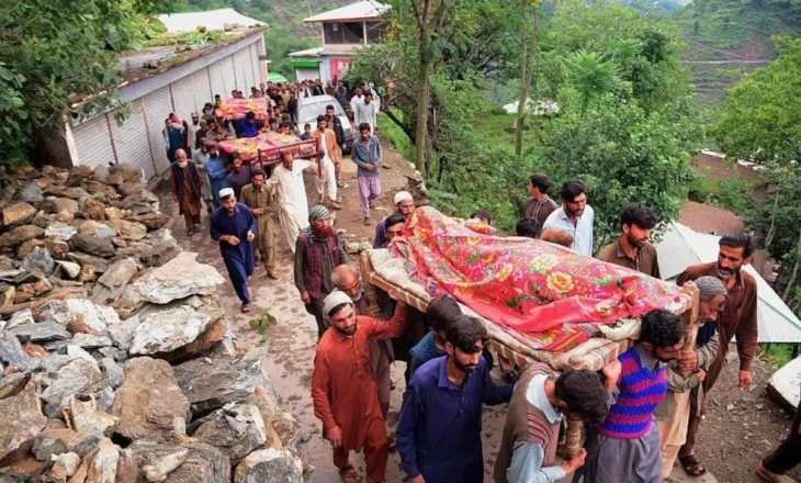 Rëndohet bilanci viktimave nga përmbytjet e rënda në Pakistan! Konfirmohen mbi 300 humbje jete, dhjetëra shtëpi të shkatërruara